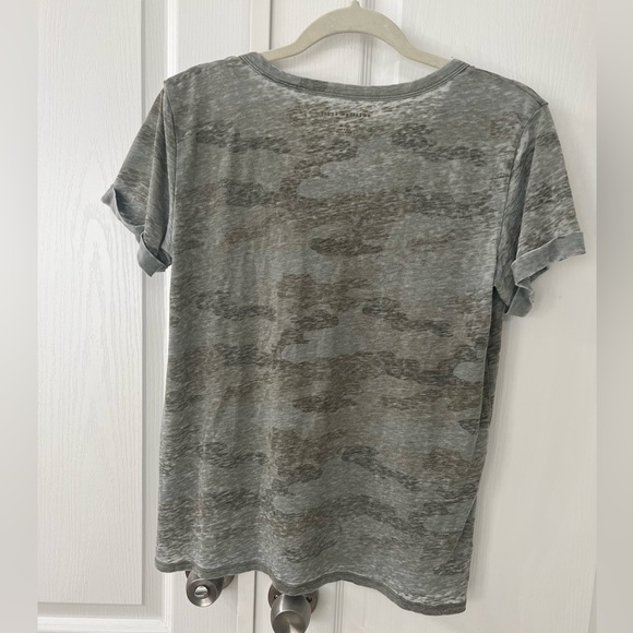 American Eagle Camo V-Neck T-Shirt - Picture 8 of 8